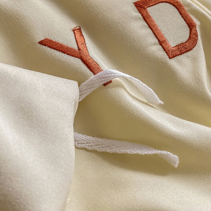 91家纺网 家纺一手货源 找家纺 啊雅家居 2026新款双拼绣花四季款磨毛三件套四件套床单款床笠款 奶黄加奶咖