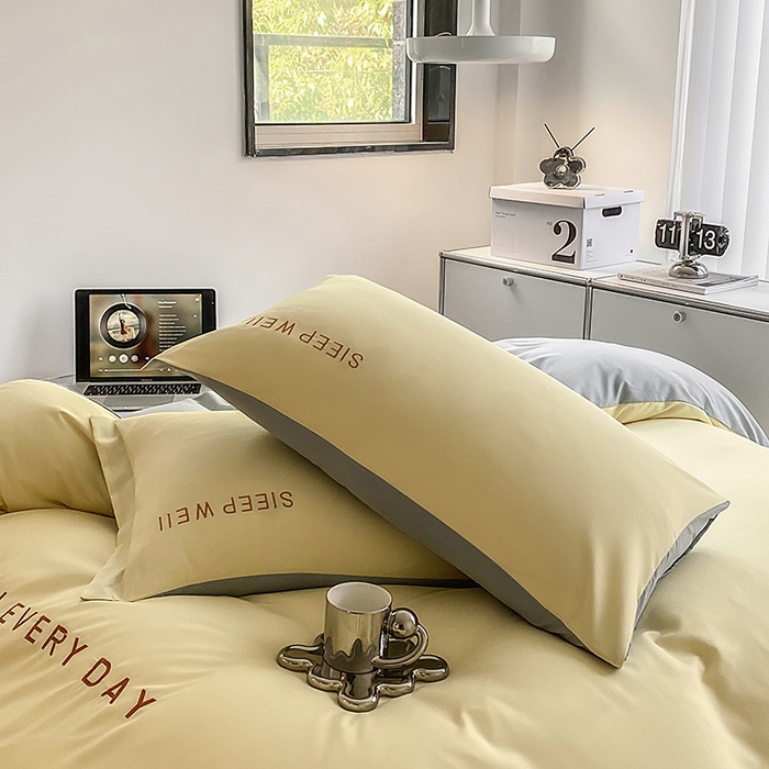 91家纺网 家纺一手货源 找家纺 啊雅家居 2026新款双拼绣花四季款磨毛三件套四件套床单款床笠款 奶黄加奶浅灰