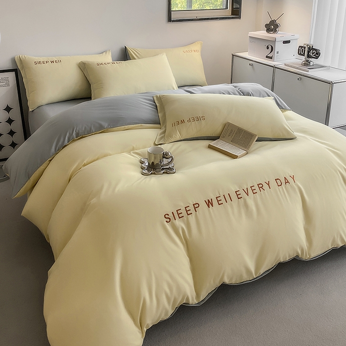 91家纺网 家纺一手货源 找家纺 啊雅家居 2026新款双拼绣花四季款磨毛三件套四件套床单款床笠款 奶黄加奶浅灰