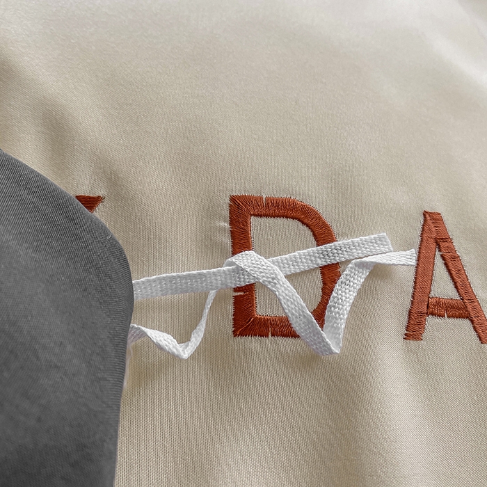 91家纺网 家纺一手货源 找家纺 啊雅家居 2026新款双拼绣花四季款磨毛三件套四件套床单款床笠款 奶黄加奶深灰