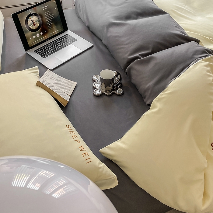 91家纺网 家纺一手货源 找家纺 啊雅家居 2026新款双拼绣花四季款磨毛三件套四件套床单款床笠款 奶黄加奶深灰