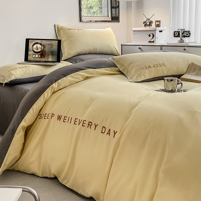 91家纺网 家纺一手货源 找家纺 啊雅家居 2026新款双拼绣花四季款磨毛三件套四件套床单款床笠款 奶黄加奶深灰