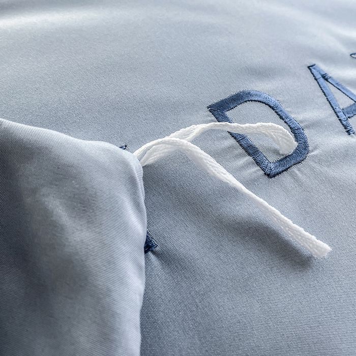 91家纺网 家纺一手货源 找家纺 啊雅家居 2026新款双拼绣花四季款磨毛三件套四件套床单款床笠款 奶兰灰