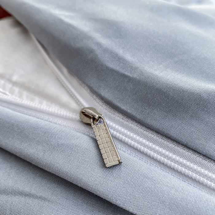 91家纺网 家纺一手货源 找家纺 啊雅家居 2026新款双拼绣花四季款磨毛三件套四件套床单款床笠款 奶兰灰