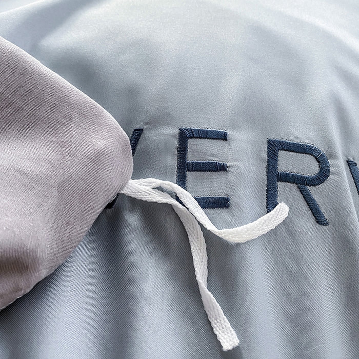 91家纺网 家纺一手货源 找家纺 啊雅家居 2026新款双拼绣花四季款磨毛三件套四件套床单款床笠款 奶兰灰加奶浅灰