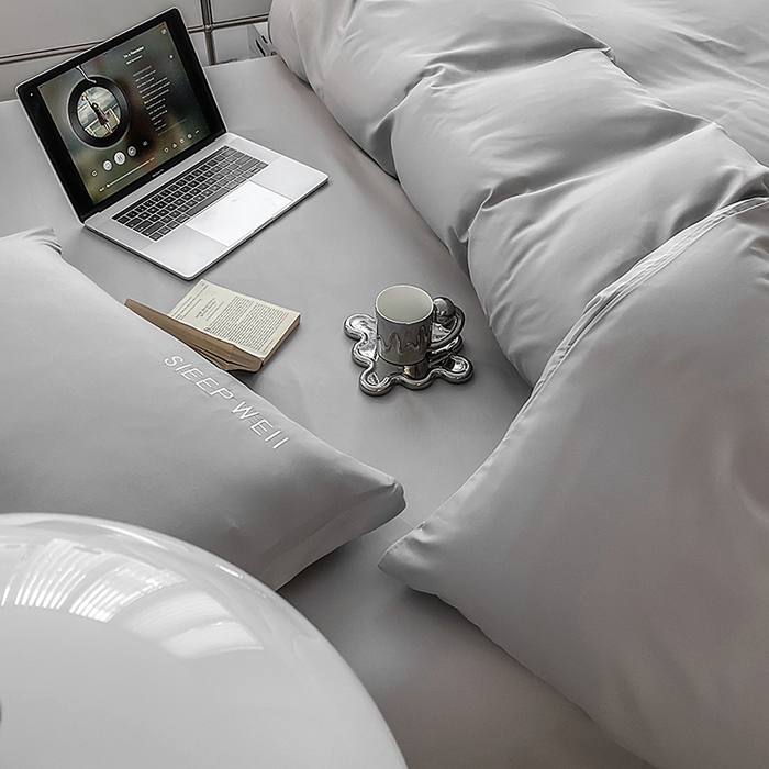 91家纺网 家纺一手货源 找家纺 啊雅家居 2026新款双拼绣花四季款磨毛三件套四件套床单款床笠款 奶浅灰