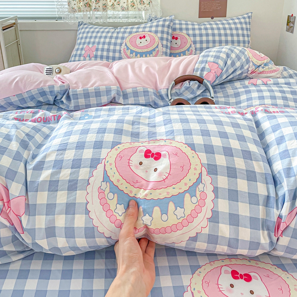 91家纺网 家纺一手货源 找家纺 纽缦家纺 2026春夏新款A类水洗棉四件套 蛋糕蓝格kt