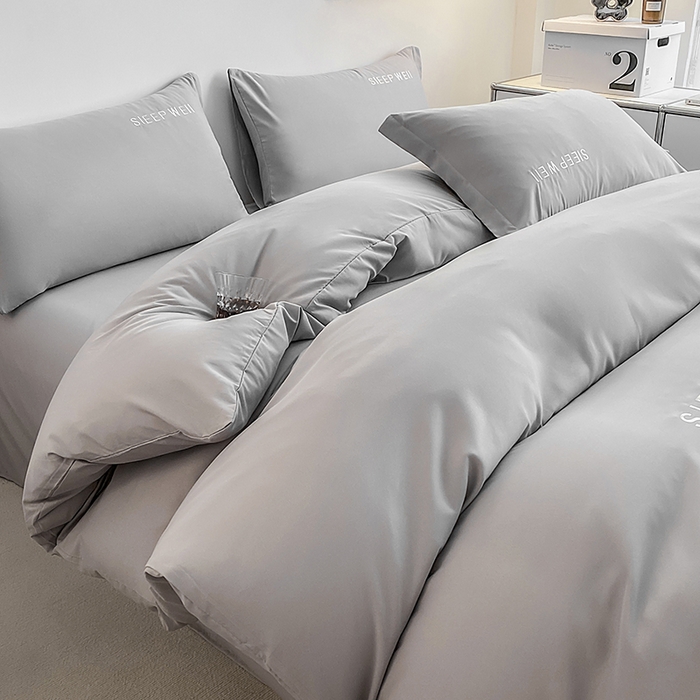 91家纺网 家纺一手货源 找家纺 啊雅家居 2026新款双拼绣花四季款磨毛三件套四件套床单款床笠款 奶浅灰