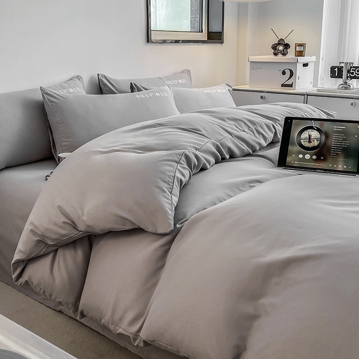 91家纺网 家纺一手货源 找家纺 啊雅家居 2026新款双拼绣花四季款磨毛三件套四件套床单款床笠款 奶浅灰