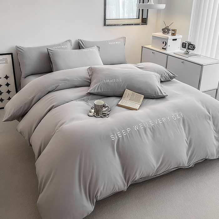 91家纺网 家纺一手货源 找家纺 啊雅家居 2026新款双拼绣花四季款磨毛三件套四件套床单款床笠款 奶浅灰