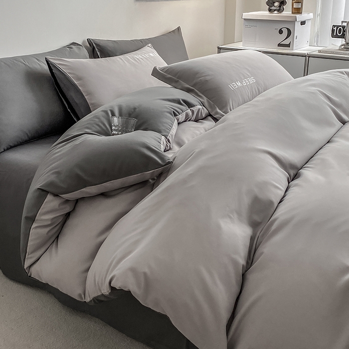 91家纺网 家纺一手货源 找家纺 啊雅家居 2026新款双拼绣花四季款磨毛三件套四件套床单款床笠款 奶浅灰加奶深灰