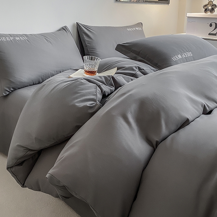 91家纺网 家纺一手货源 找家纺 啊雅家居 2026新款双拼绣花四季款磨毛三件套四件套床单款床笠款 奶深灰