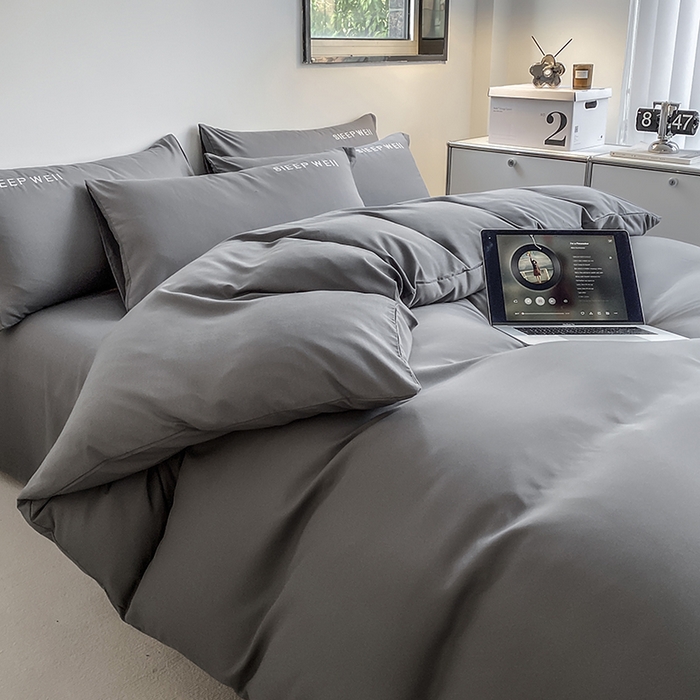 91家纺网 家纺一手货源 找家纺 啊雅家居 2026新款双拼绣花四季款磨毛三件套四件套床单款床笠款 奶深灰