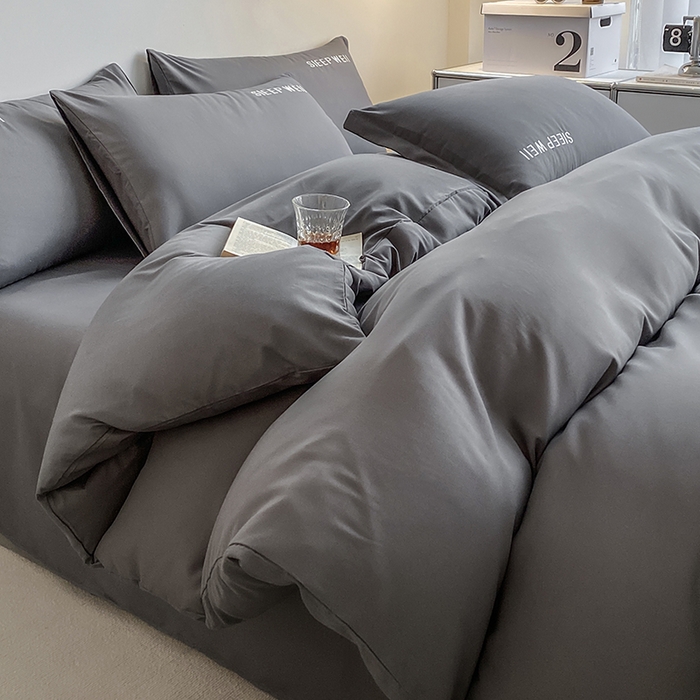 91家纺网 家纺一手货源 找家纺 啊雅家居 2026新款双拼绣花四季款磨毛三件套四件套床单款床笠款 奶深灰