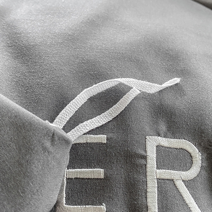 91家纺网 家纺一手货源 找家纺 啊雅家居 2026新款双拼绣花四季款磨毛三件套四件套床单款床笠款 奶深灰