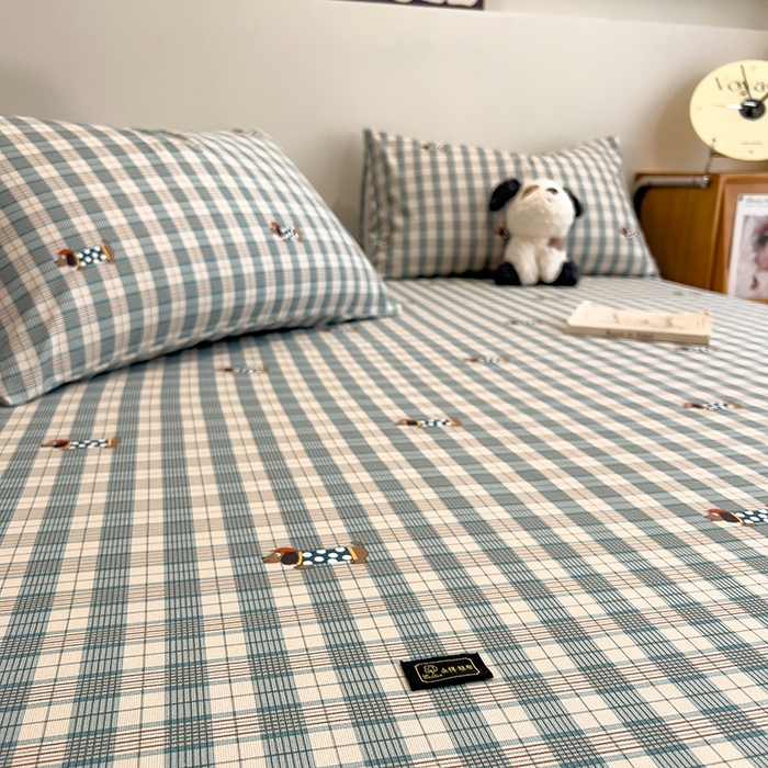 91家纺网 家纺一手货源 找家纺 芃成家纺 2026春夏新款全棉纯棉加厚老粗布单床单床单单件床单三件套 小格波点狗