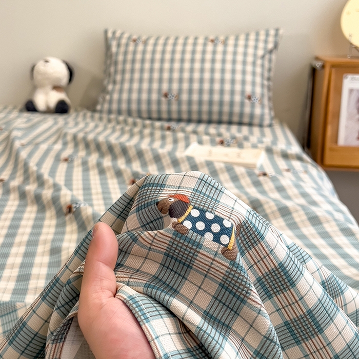 91家纺网 家纺一手货源 找家纺 芃成家纺 2026春夏新款全棉纯棉加厚老粗布单床单床单单件床单三件套 小格波点狗