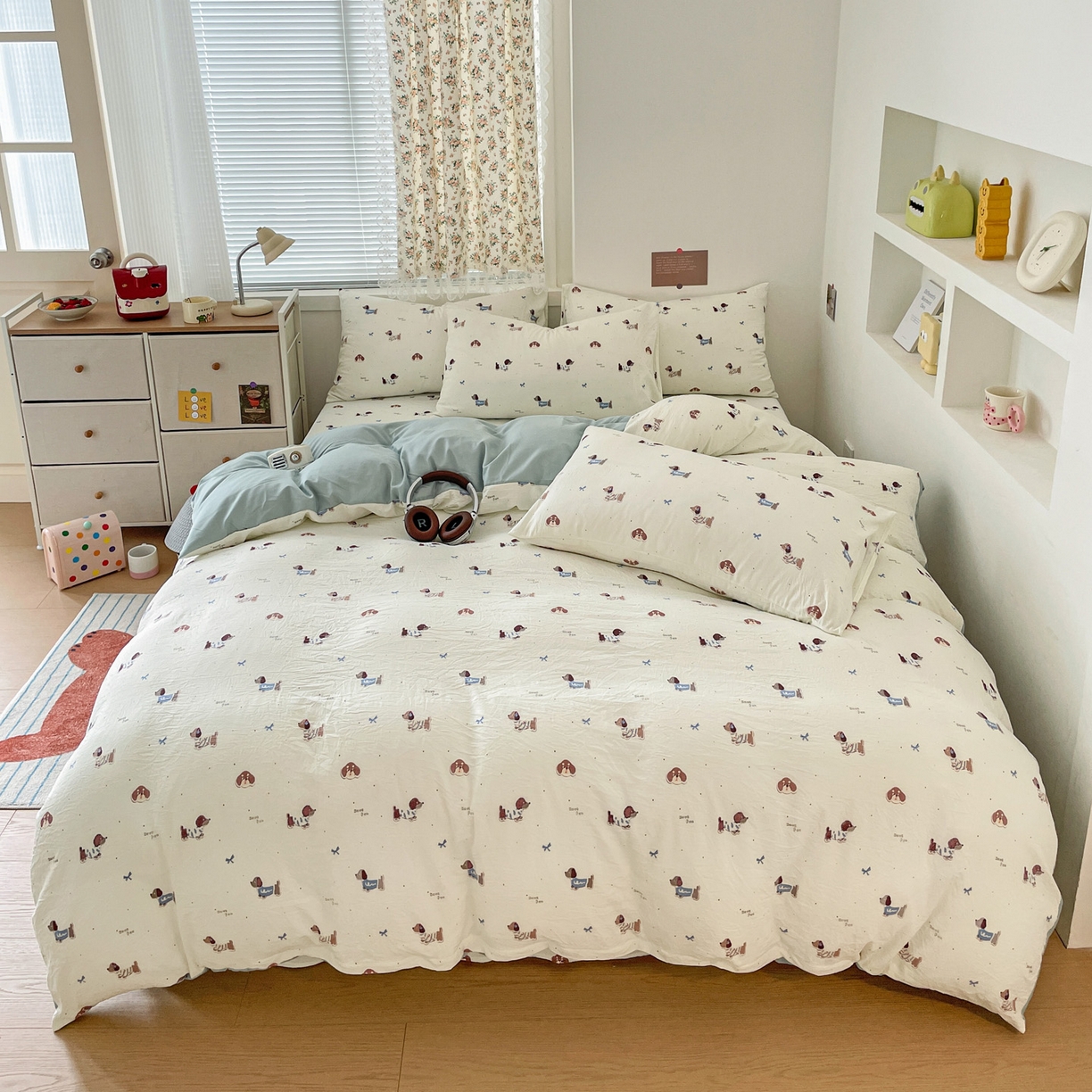 91家纺网 家纺一手货源 找家纺 纽缦家纺 2026春夏新款A类水洗棉四件套 可可腊肠犬