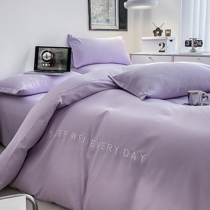 91家纺网 家纺一手货源 找家纺 啊雅家居 2026新款双拼绣花四季款磨毛三件套四件套床单款床笠款 奶紫