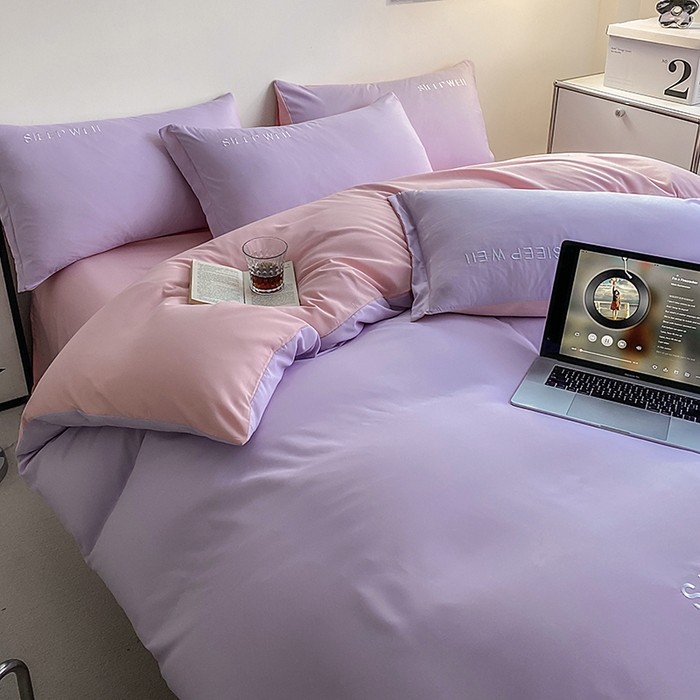 91家纺网 家纺一手货源 找家纺 啊雅家居 2026新款双拼绣花四季款磨毛三件套四件套床单款床笠款 奶紫加奶粉