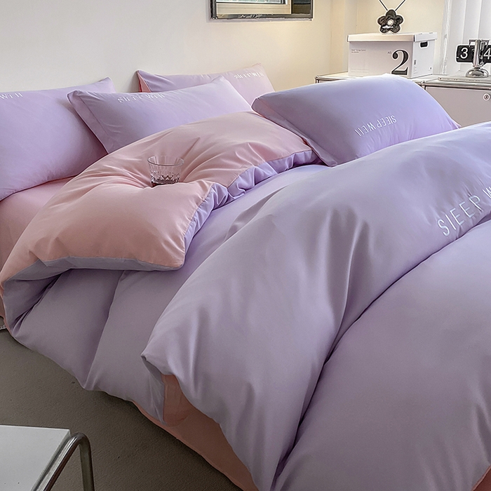 91家纺网 家纺一手货源 找家纺 啊雅家居 2026新款双拼绣花四季款磨毛三件套四件套床单款床笠款 奶紫加奶粉