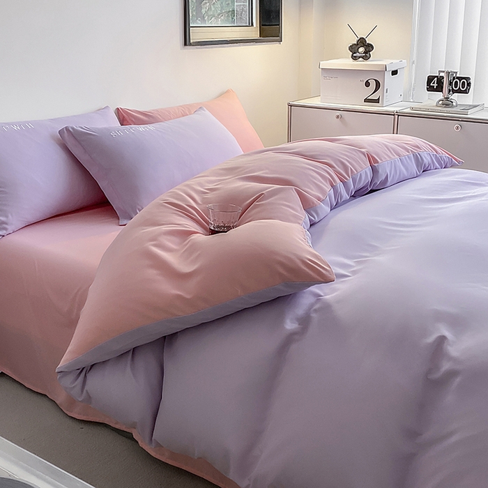 91家纺网 家纺一手货源 找家纺 啊雅家居 2026新款双拼绣花四季款磨毛三件套四件套床单款床笠款 奶紫加奶粉