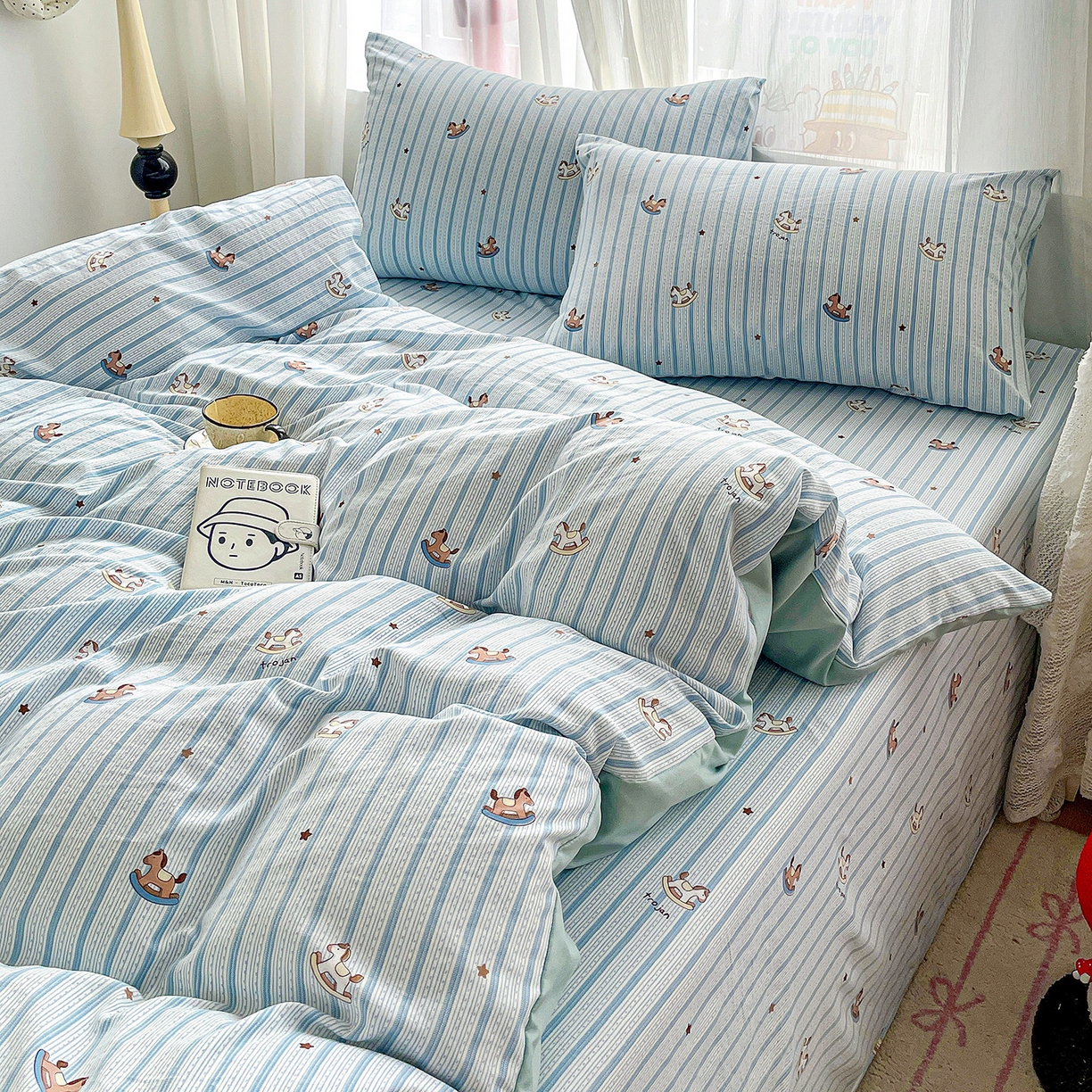 91家纺网 家纺一手货源 找家纺 纽缦家纺 2026春夏新款A类水洗棉四件套 蓝纹木马星