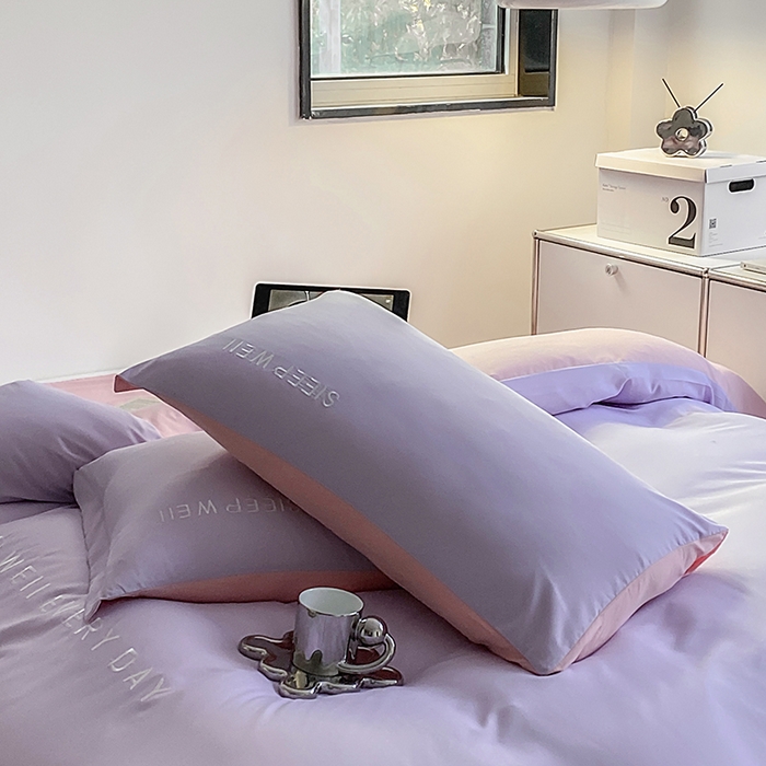 91家纺网 家纺一手货源 找家纺 啊雅家居 2026新款双拼绣花四季款磨毛三件套四件套床单款床笠款 奶紫加奶粉