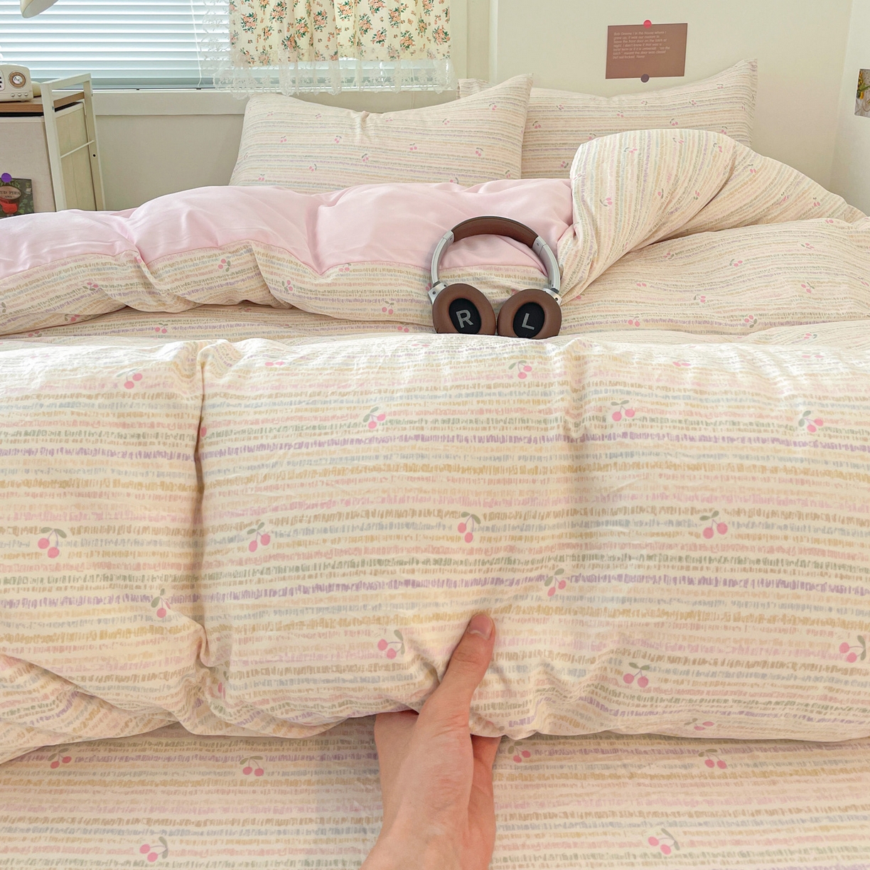 91家纺网 家纺一手货源 找家纺 纽缦家纺 2026春夏新款A类水洗棉四件套 甜樱恋曲