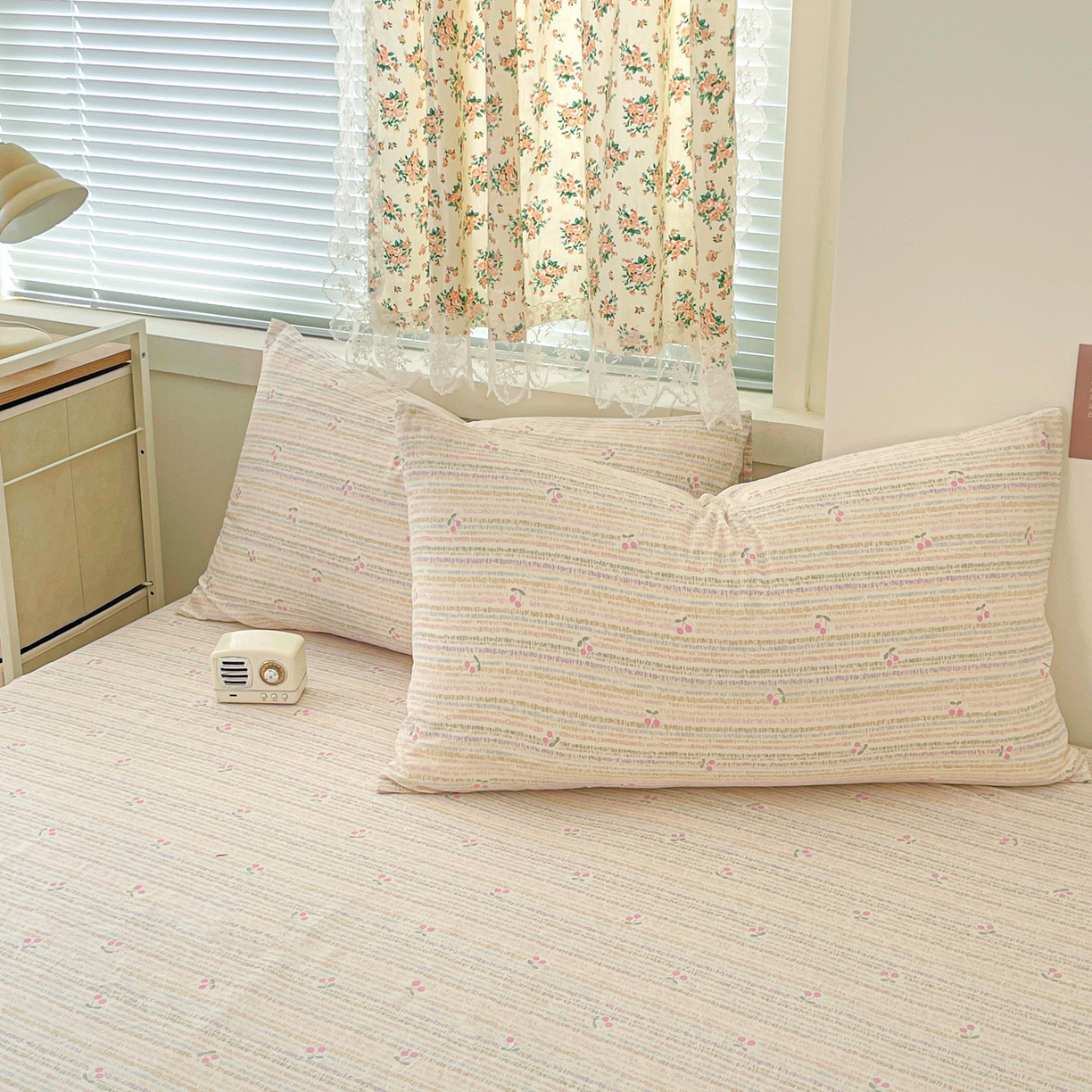 91家纺网 家纺一手货源 找家纺 纽缦家纺 2026春夏新款A类水洗棉四件套 甜樱恋曲