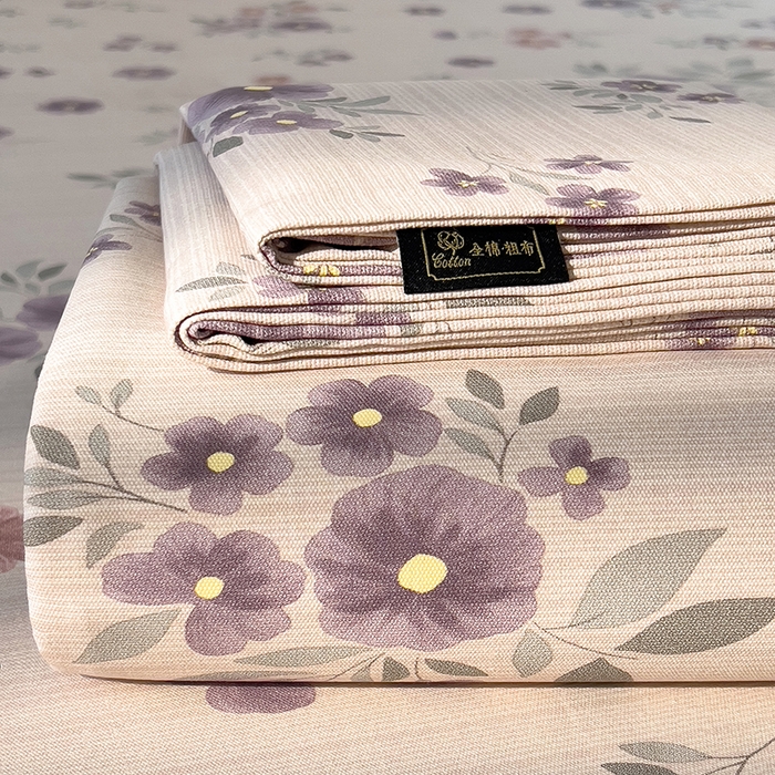 91家纺网 家纺一手货源 找家纺 芃成家纺 2026春夏新款全棉纯棉加厚老粗布单床单床单单件床单三件套 紫韵花境