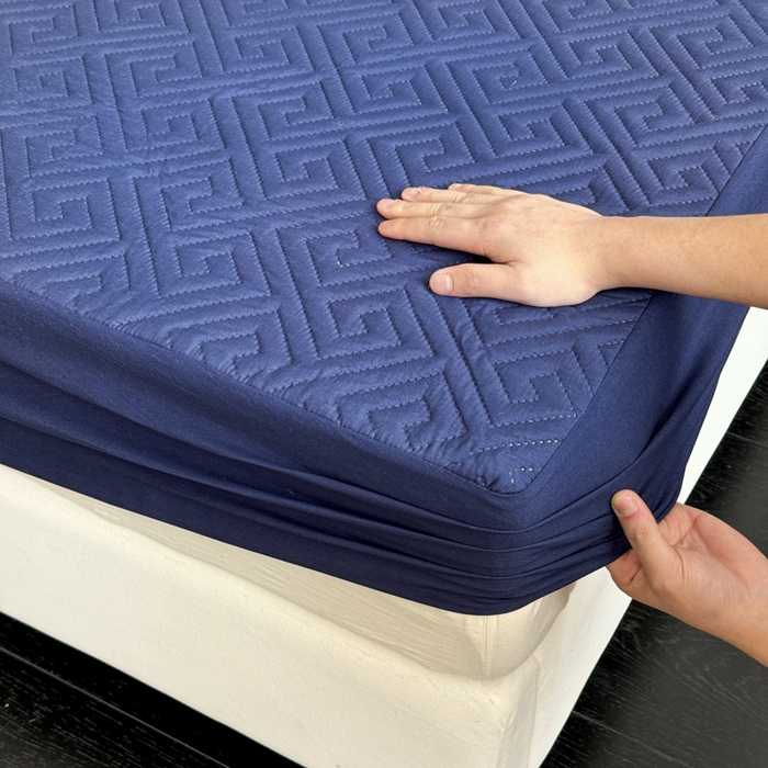 91家纺网 家纺一手货源 找家纺 慕克斯家纺 2026新款防水回字格床笠-慕克斯 藏青