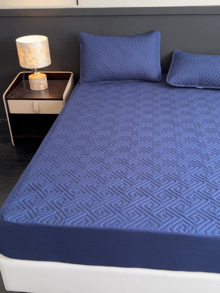 91家纺网 家纺一手货源 找家纺 慕克斯家纺 2026新款防水回字格床笠-慕克斯 藏青