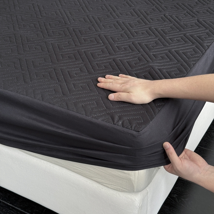 91家纺网 家纺一手货源 找家纺 慕克斯家纺 2026新款防水回字格床笠-慕克斯 黑色