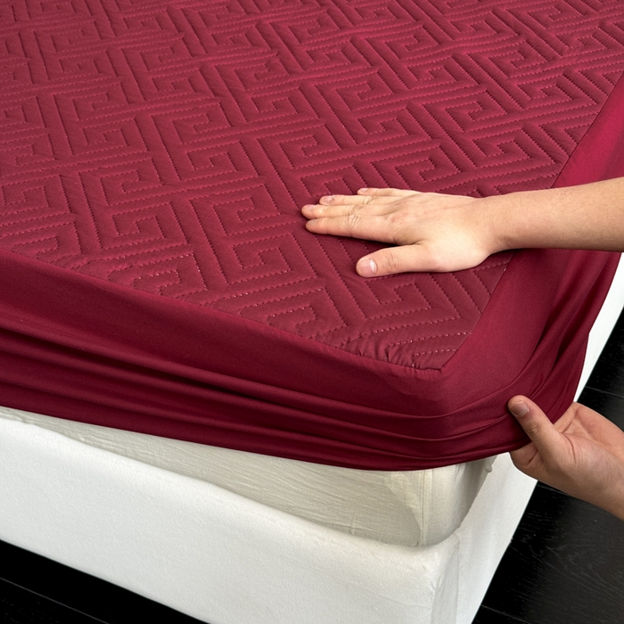 91家纺网 家纺一手货源 找家纺 慕克斯家纺 2026新款防水回字格床笠-慕克斯 酒红