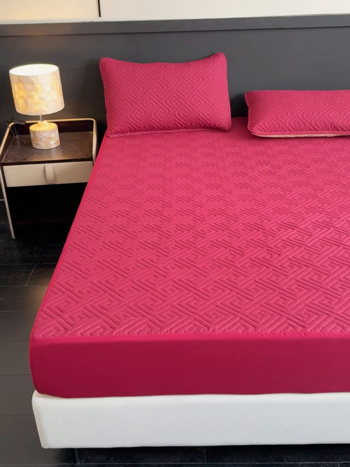 91家纺网 家纺一手货源 找家纺 慕克斯家纺 2026新款防水回字格床笠-慕克斯 酒红