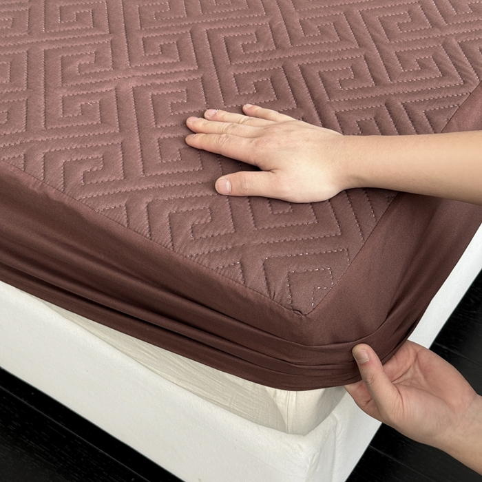 91家纺网 家纺一手货源 找家纺 慕克斯家纺 2026新款防水回字格床笠-慕克斯 咖色