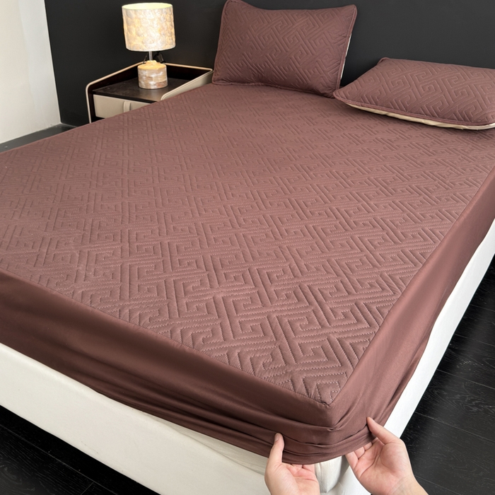 91家纺网 家纺一手货源 找家纺 慕克斯家纺 2026新款防水回字格床笠-慕克斯 咖色