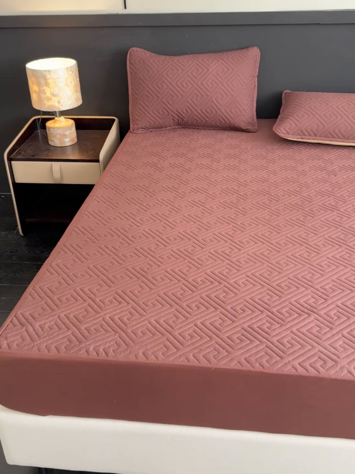 91家纺网 家纺一手货源 找家纺 慕克斯家纺 2026新款防水回字格床笠-慕克斯 咖色