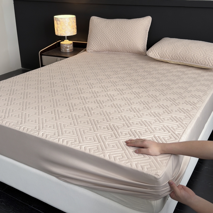 91家纺网 家纺一手货源 找家纺 慕克斯家纺 2026新款防水回字格床笠-慕克斯 卡其