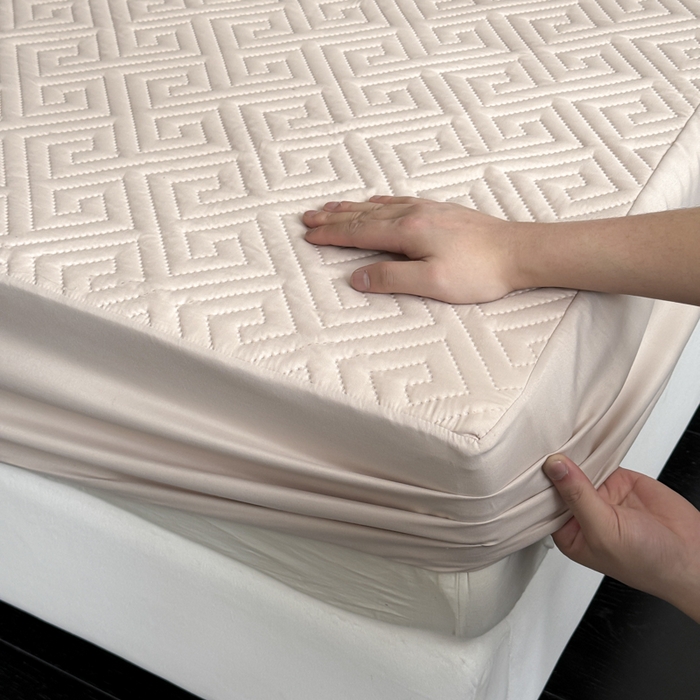 91家纺网 家纺一手货源 找家纺 慕克斯家纺 2026新款防水回字格床笠-慕克斯 卡其