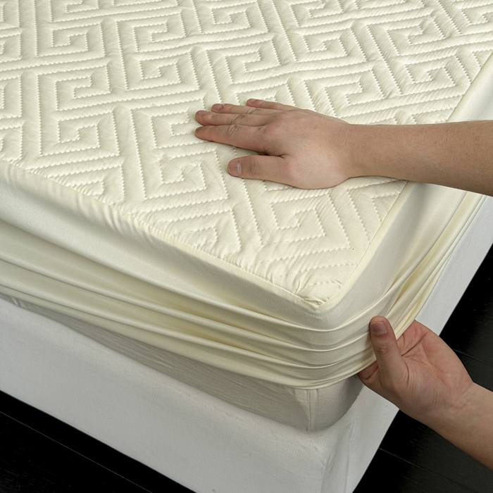 91家纺网 家纺一手货源 找家纺 慕克斯家纺 2026新款防水回字格床笠-慕克斯 米黄