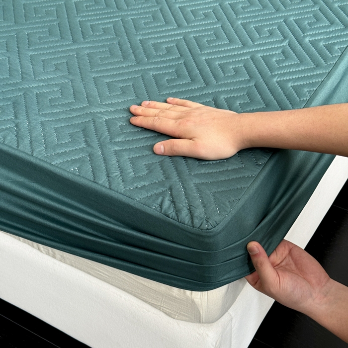 91家纺网 家纺一手货源 找家纺 慕克斯家纺 2026新款防水回字格床笠-慕克斯 墨绿