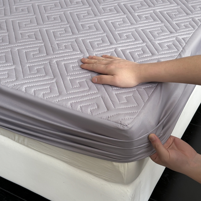 91家纺网 家纺一手货源 找家纺 慕克斯家纺 2026新款防水回字格床笠-慕克斯 浅灰