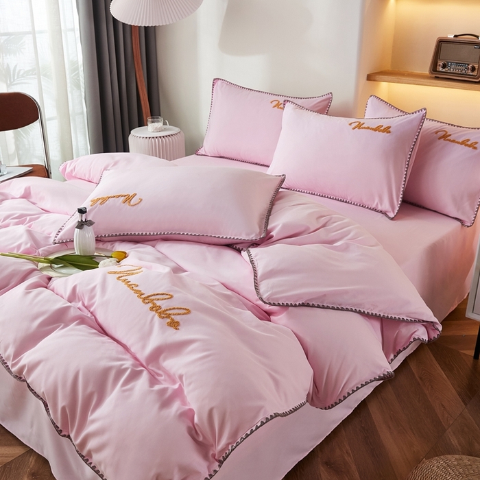 91家纺网 家纺一手货源 找家纺 啊雅家居 2026新款A类水洗棉贝壳边毛巾绣四件套 时尚粉