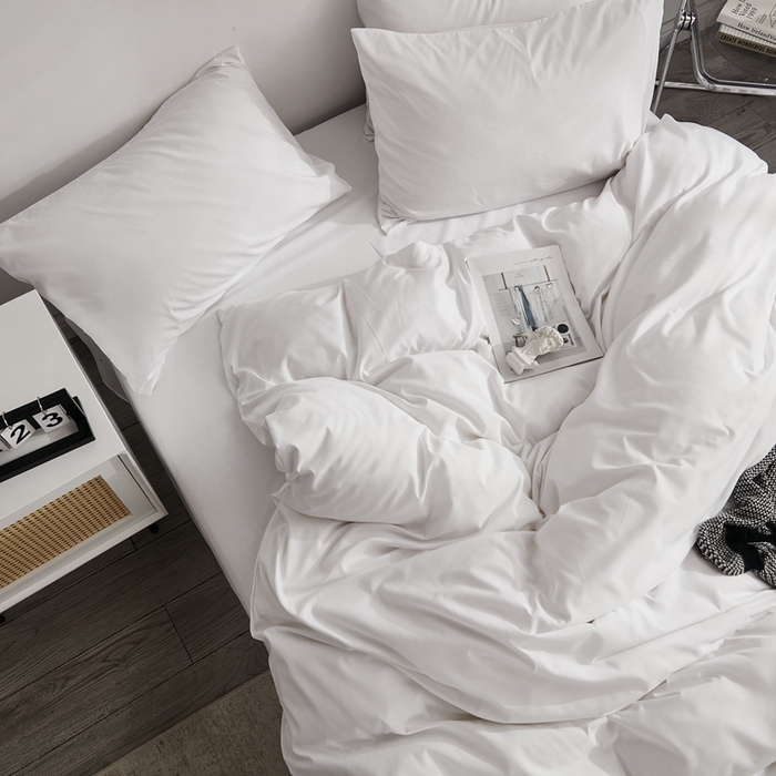 91家纺网 家纺一手货源 找家纺 啊雅家居 2025新款ins简约学生宿舍双拼纯色磨毛四件套可订制logo 白色