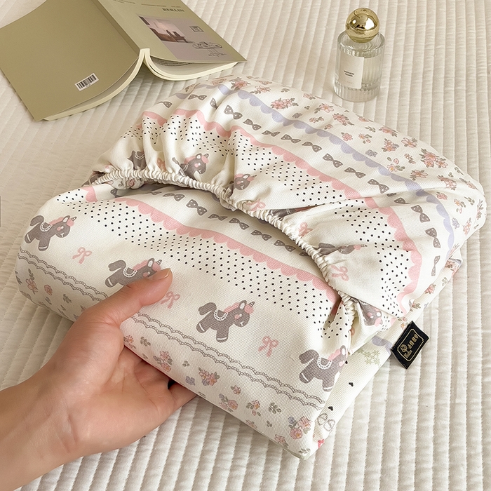 91家纺网 家纺一手货源 找家纺 芃成家纺 2026春夏新款全棉纯棉加厚老粗布单床笠床笠单件床笠三件套 萌萌木马