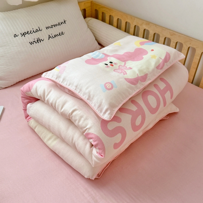 91家纺网 家纺一手货源 找家纺 萌宝家纺 2026新款母婴A类全棉双层纱儿童被套纯棉纱布三件套 快乐小马