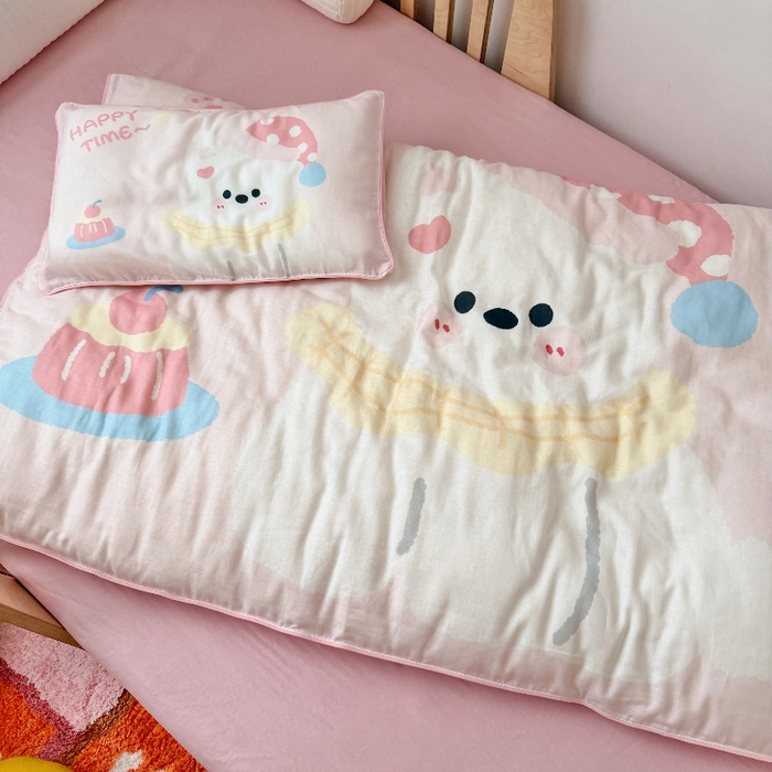 91家纺网 家纺一手货源 找家纺 萌宝家纺 2026新款母婴A类全棉双层纱儿童被套纯棉纱布三件套 西高地-粉色