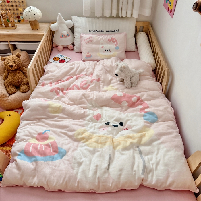 91家纺网 家纺一手货源 找家纺 萌宝家纺 2026新款母婴A类全棉双层纱儿童被套纯棉纱布三件套 西高地-粉色